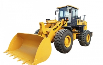 What are the characteristics of the loader steering system?