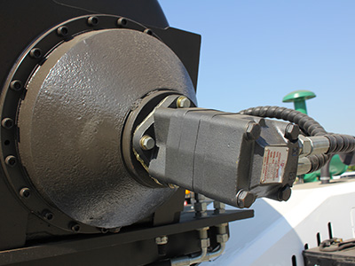 1.5m ³ Fully automatic feeding mixer truck
