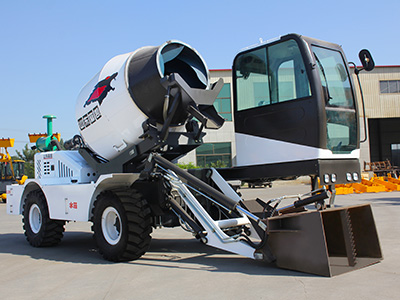 1.5m ³ Fully automatic feeding mixer truck